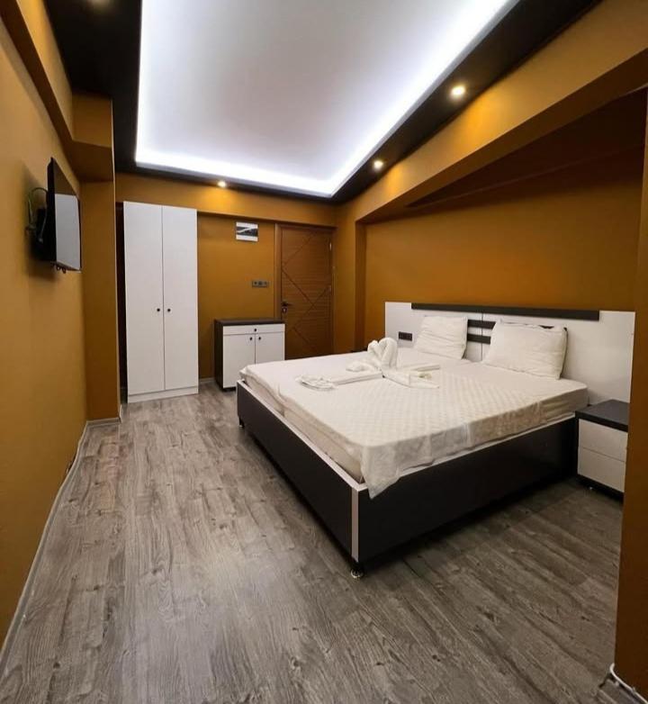 Grand Ayhan